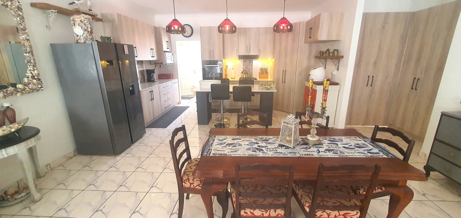 3 Bedroom Property for Sale in Sandy Point Western Cape